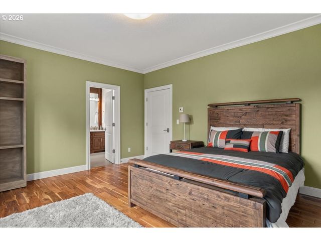 5716 Sw HAMILTON St, Portland, OR 97221