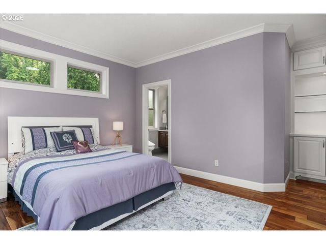 5716 Sw HAMILTON St, Portland, OR 97221