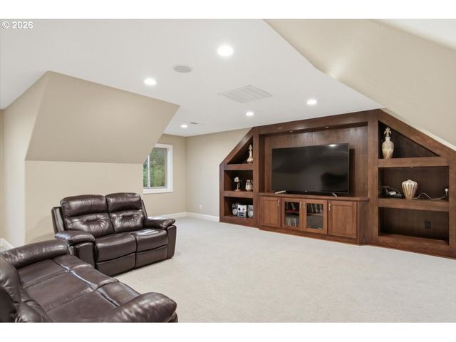5716 Sw HAMILTON St, Portland, OR 97221