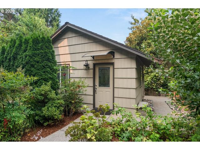 5716 Sw HAMILTON St, Portland, OR 97221