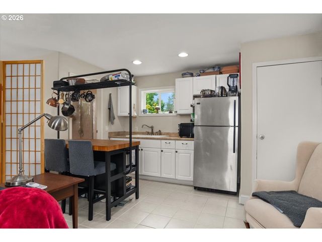 5716 Sw HAMILTON St, Portland, OR 97221