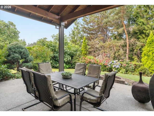5716 Sw HAMILTON St, Portland, OR 97221