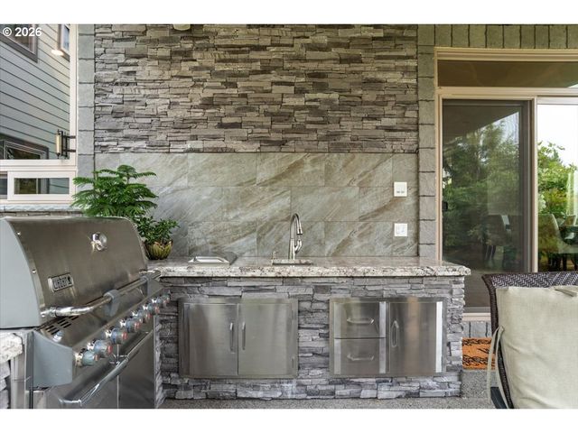 5716 Sw HAMILTON St, Portland, OR 97221