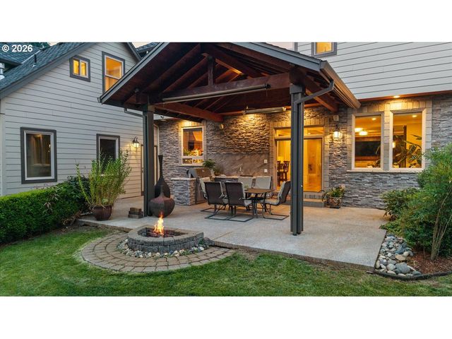 5716 Sw HAMILTON St, Portland, OR 97221