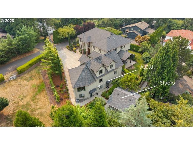 5716 Sw HAMILTON St, Portland, OR 97221