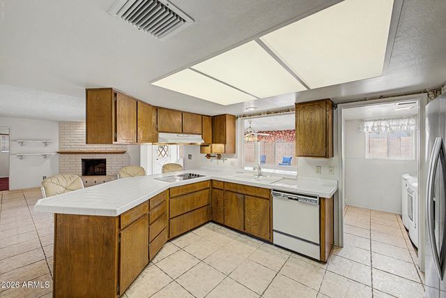 2302 E LINCOLN Circle, Phoenix, AZ 85016