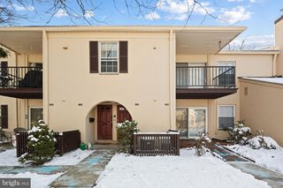 318 OLD FORGE XING #318, Devon, PA 19333