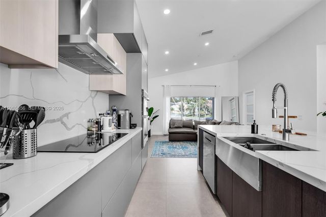 4015 NW 62nd Dr, Coconut Creek, FL 33073