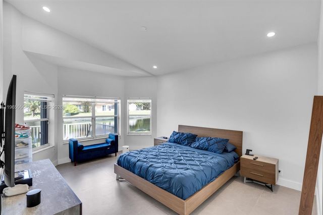 4015 NW 62nd Dr, Coconut Creek, FL 33073