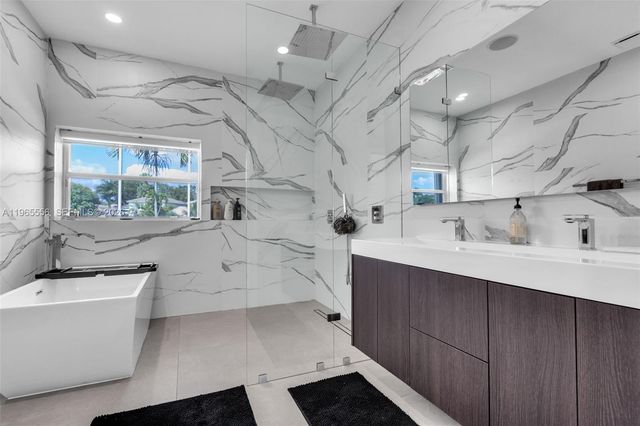 4015 NW 62nd Dr, Coconut Creek, FL 33073