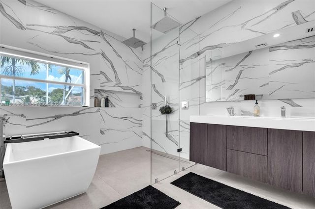 4015 NW 62nd Dr, Coconut Creek, FL 33073