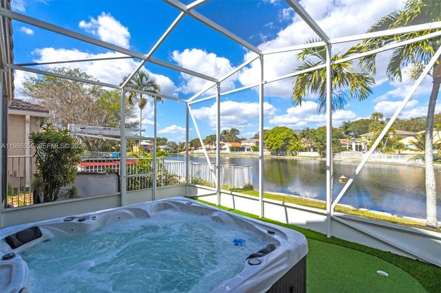 4015 NW 62nd Dr, Coconut Creek, FL 33073