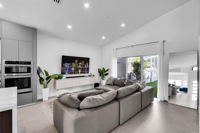 4015 NW 62nd Dr, Coconut Creek, FL 33073