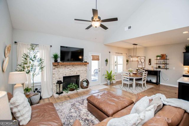 104 Kingston Circle, Carrollton, GA 30117