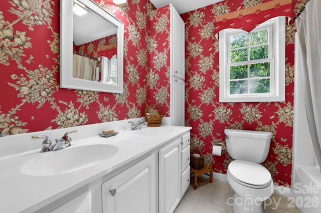 254 Kanuga Forest Drive, Hendersonville, NC 28739