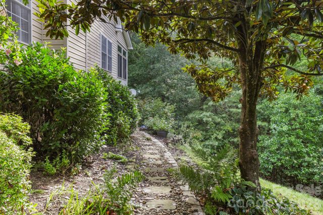 254 Kanuga Forest Drive, Hendersonville, NC 28739