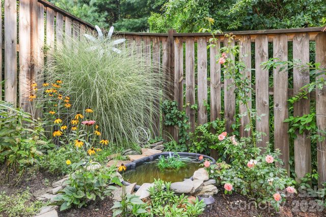 254 Kanuga Forest Drive, Hendersonville, NC 28739