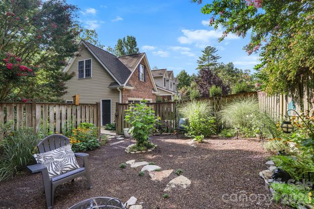254 Kanuga Forest Drive, Hendersonville, NC 28739