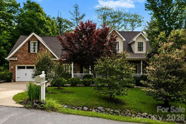 254 Kanuga Forest Drive, Hendersonville, NC 28739
