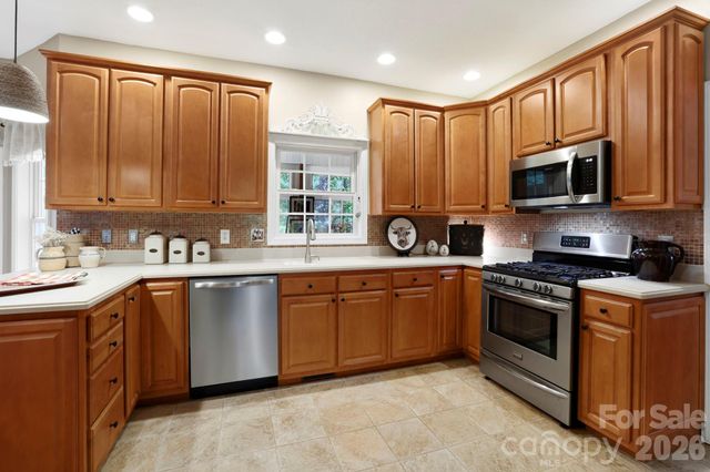 254 Kanuga Forest Drive, Hendersonville, NC 28739