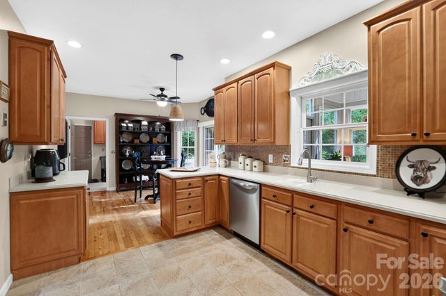 254 Kanuga Forest Drive, Hendersonville, NC 28739