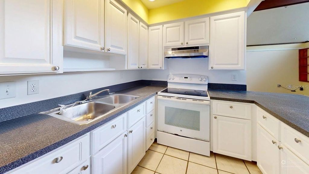 Image 25 of property listing at 3202 21ST AVENUE W, Bradenton, FL 34205