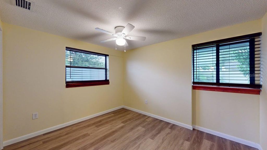 Image 5 of property listing at 3202 21ST AVENUE W, Bradenton, FL 34205