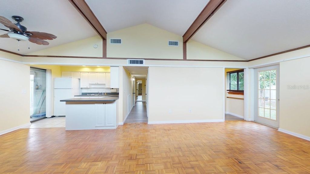 Image 6 of property listing at 3202 21ST AVENUE W, Bradenton, FL 34205