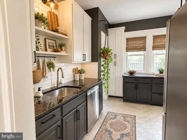 674 WENDOVER ST, Philadelphia, PA 19128