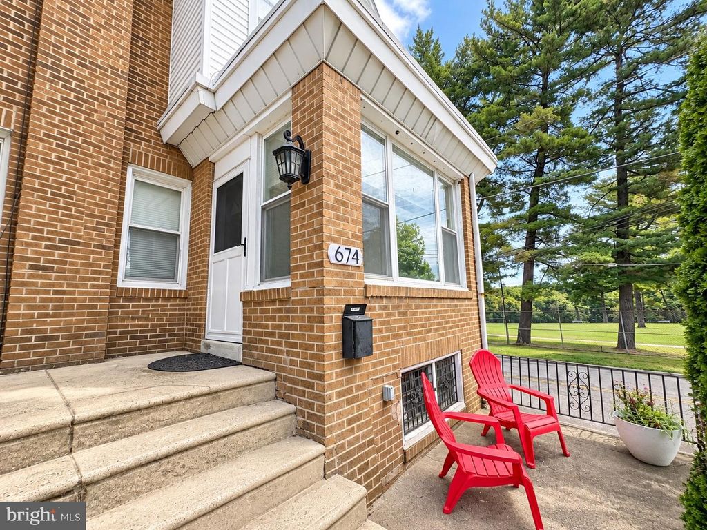 674 WENDOVER ST, Philadelphia, PA 19128 — photo 2