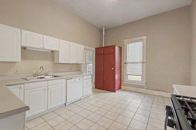 1313 N Robinson Street, Cleburne, TX 76031