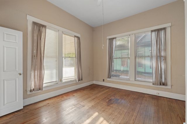 1313 N Robinson Street, Cleburne, TX 76031