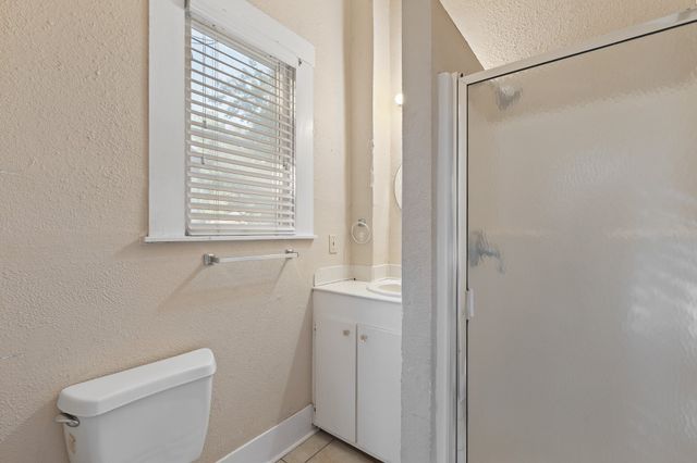 1313 N Robinson Street, Cleburne, TX 76031