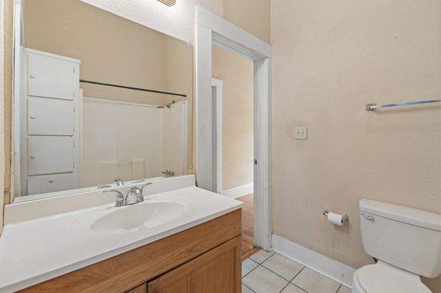 1313 N Robinson Street, Cleburne, TX 76031