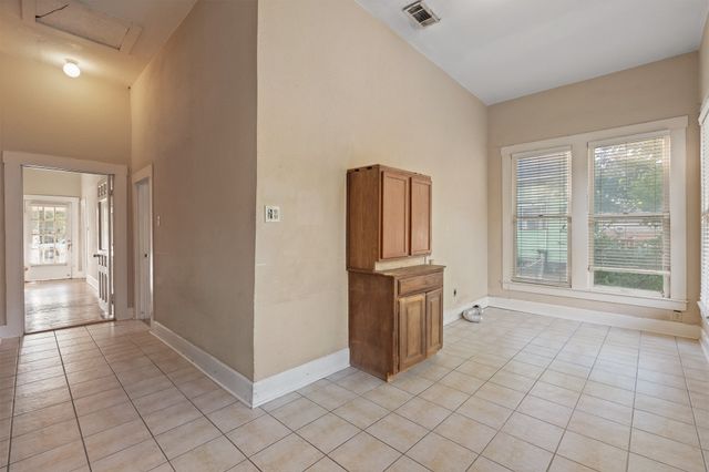 1313 N Robinson Street, Cleburne, TX 76031
