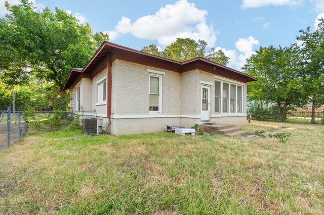 1313 N Robinson Street, Cleburne, TX 76031