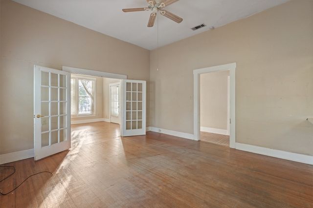 1313 N Robinson Street, Cleburne, TX 76031