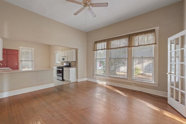 1313 N Robinson Street, Cleburne, TX 76031