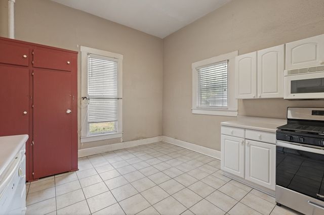 1313 N Robinson Street, Cleburne, TX 76031