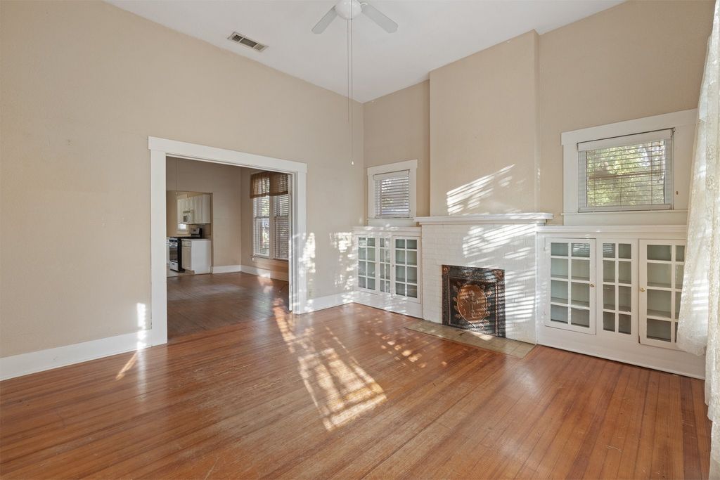 1313 N Robinson Street, Cleburne, TX 76031 — photo 3