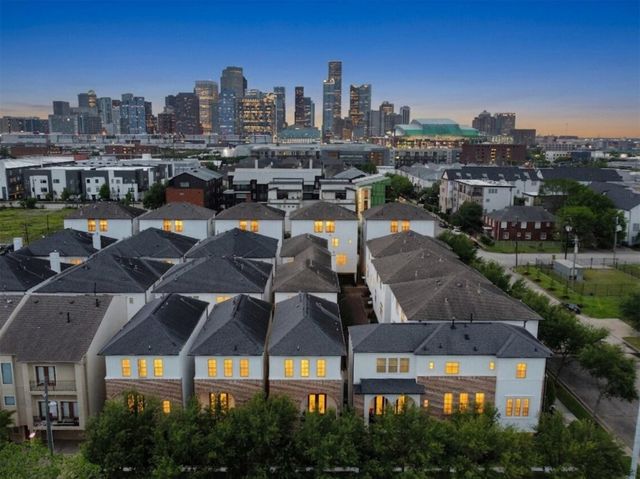 2810 Capitol Street, Houston, TX 77003