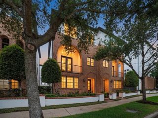 2810 Capitol Street, Houston, TX 77003