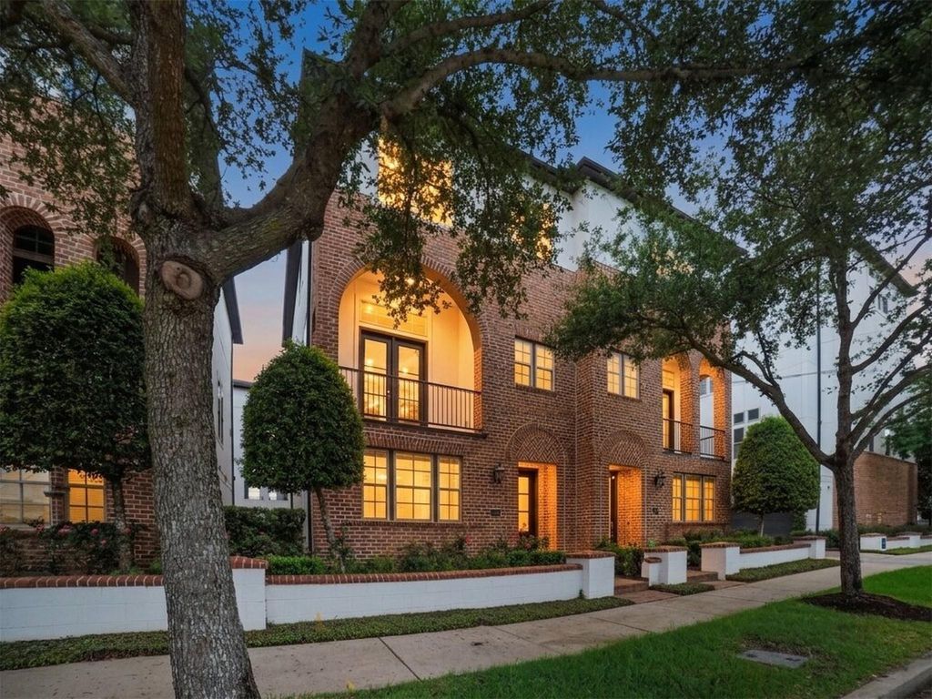 2810 Capitol Street, Houston, TX 77003