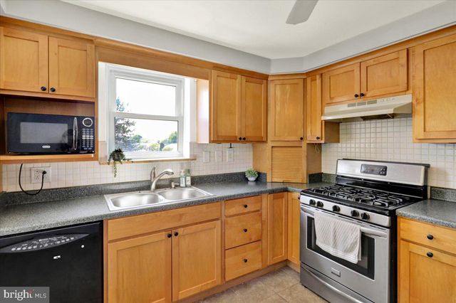418 EGLE RD, Reading, PA 19601