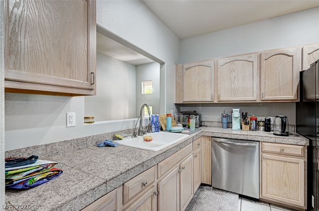 1604 Cardinal Bluff Drive 202, Las Vegas, NV 89128