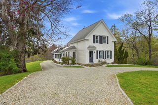 29 Bartlett Rd, Plymouth, MA 02360
