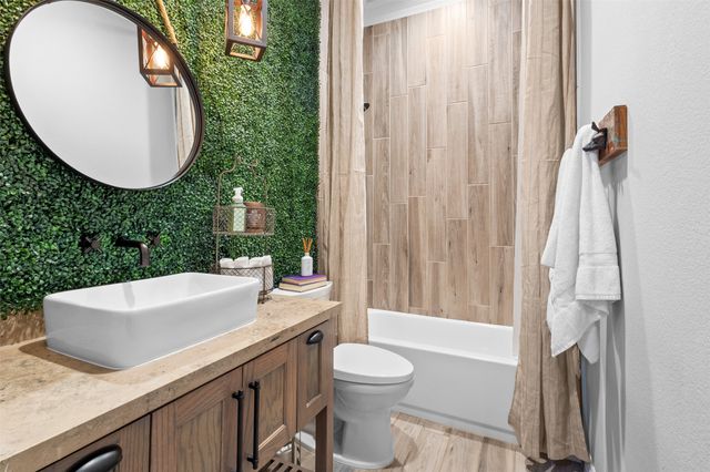 2131 N Hill Drive, Irving, TX 75038