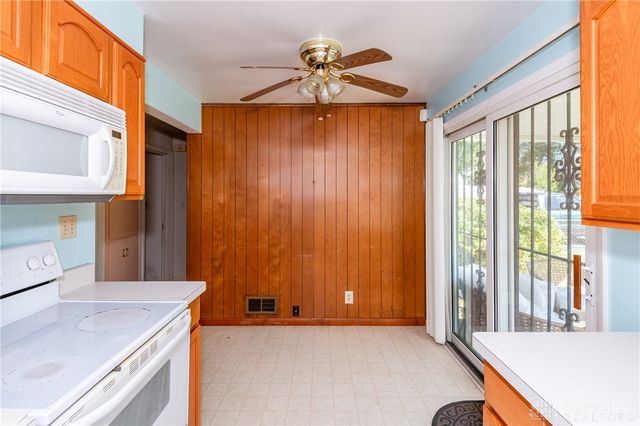 2212 Chamberlin Avenue, Dayton, OH 45406