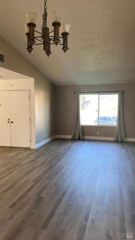 121 Notre Dame Ct, Vallejo, CA 94589