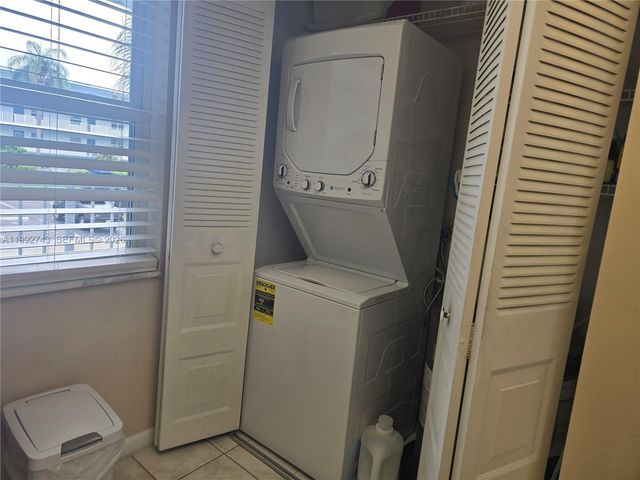 7664 NW 18th St 204, Margate, FL 33063